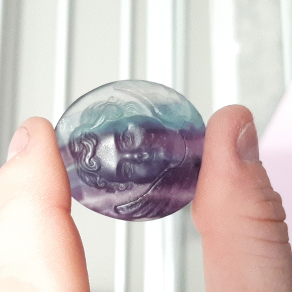 Rainbow fluorite angel Palmstone - Picture 2 of 4